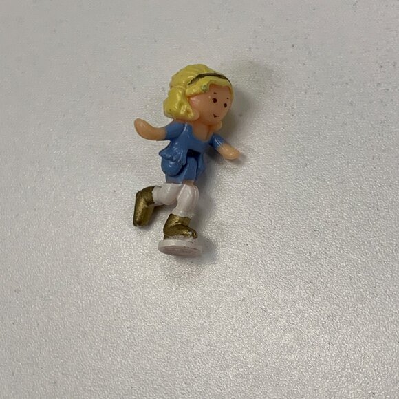Vintage 1989 Bluebird Polly Pocket Polly's Ice Skating Party - Picture 3 of 7